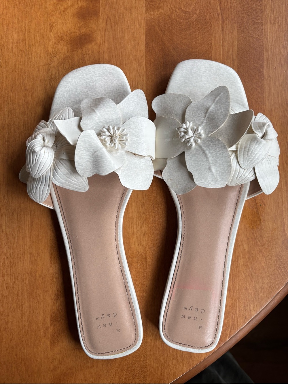 Beautiful floral New Day Alyssa sandals